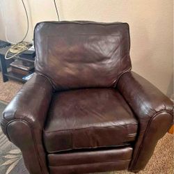 Beautiful Gently Used Brown Leather Recliner Chair. Pu In Oakbrook or Local Delivery Available.