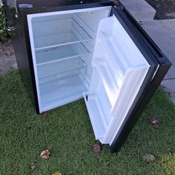 Hisense Mini Fridge