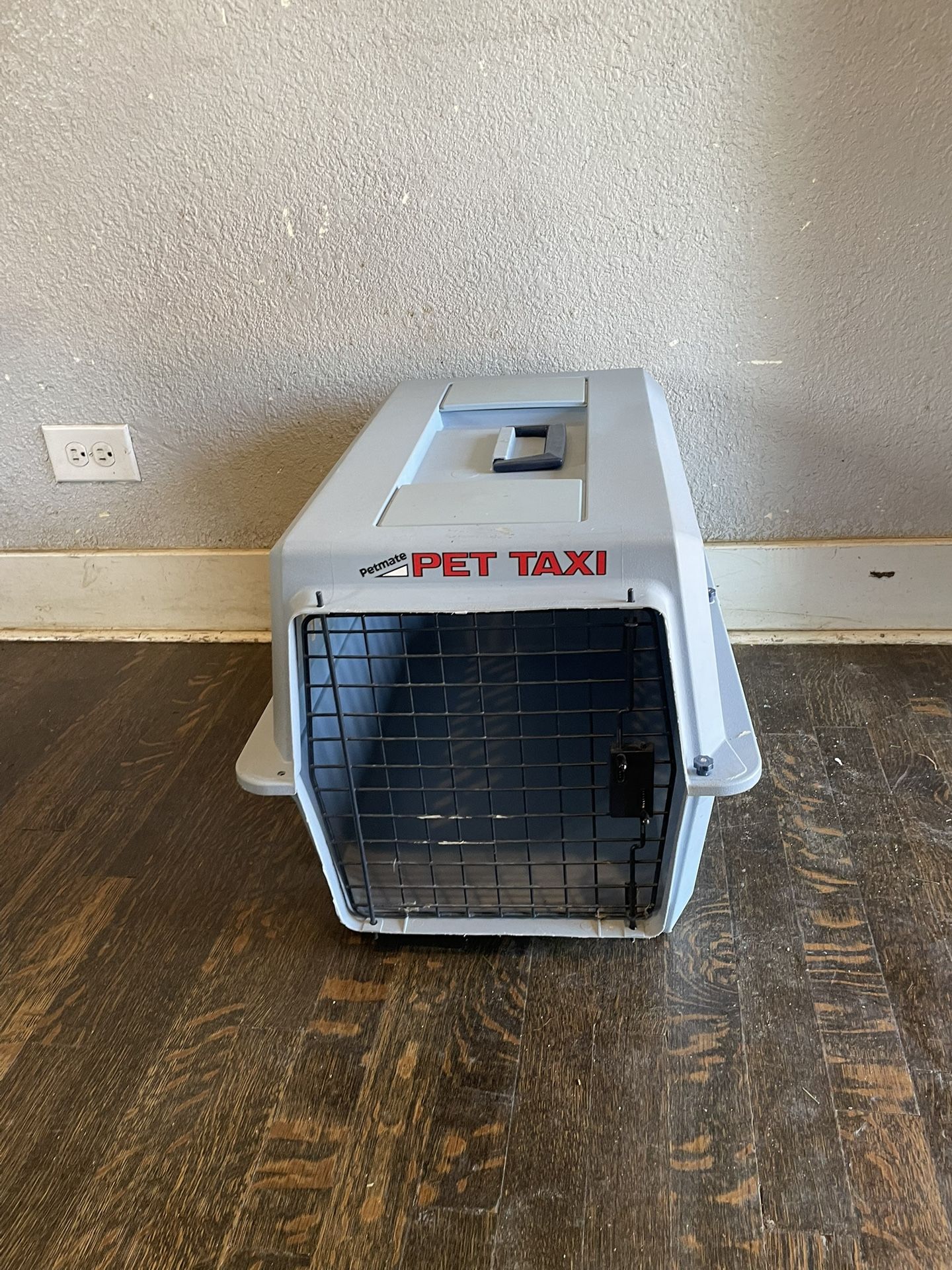Pet crate- 24”L x14”Wx 17”H