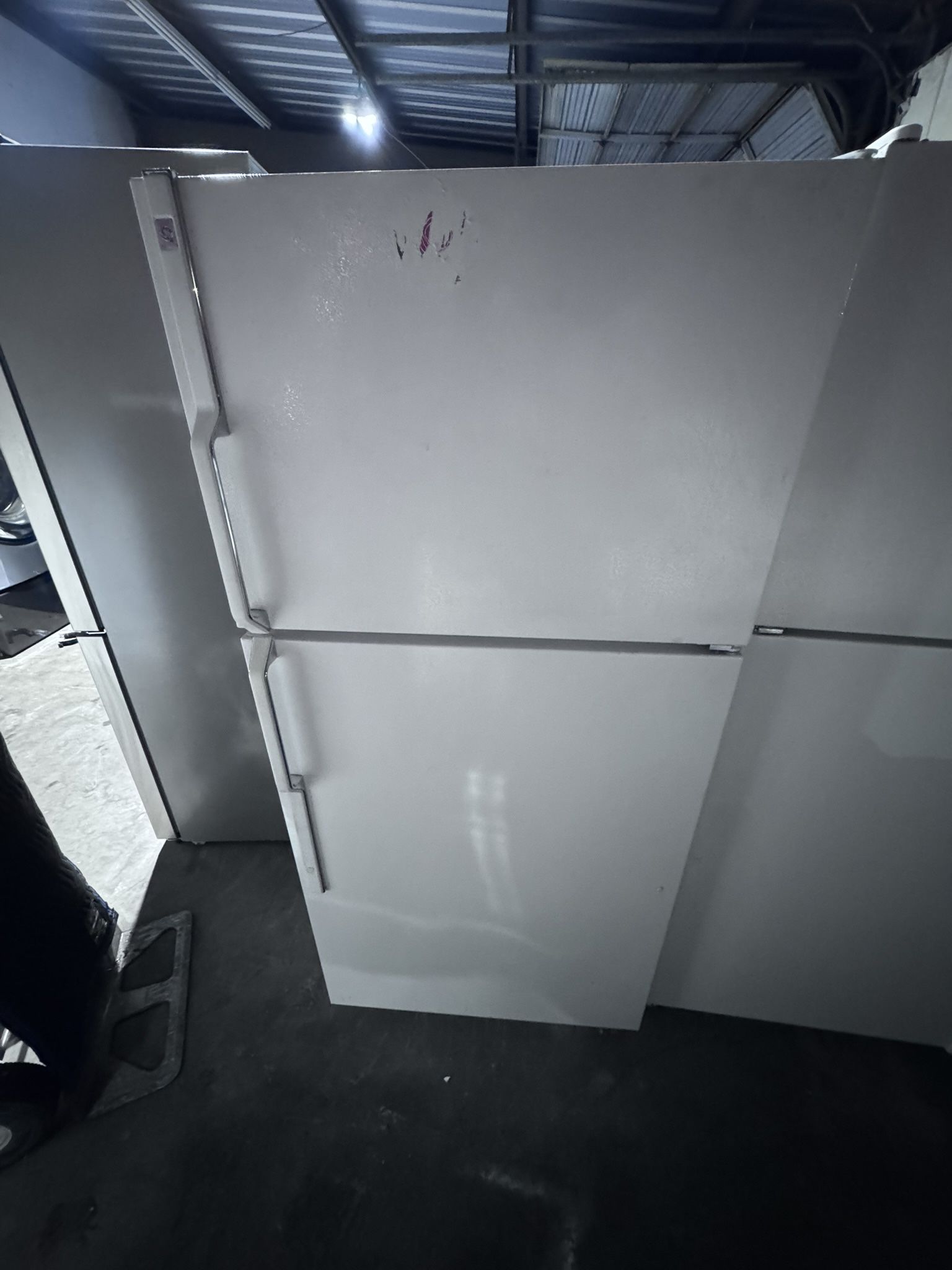 Ge Refrigerator 28 "Width White