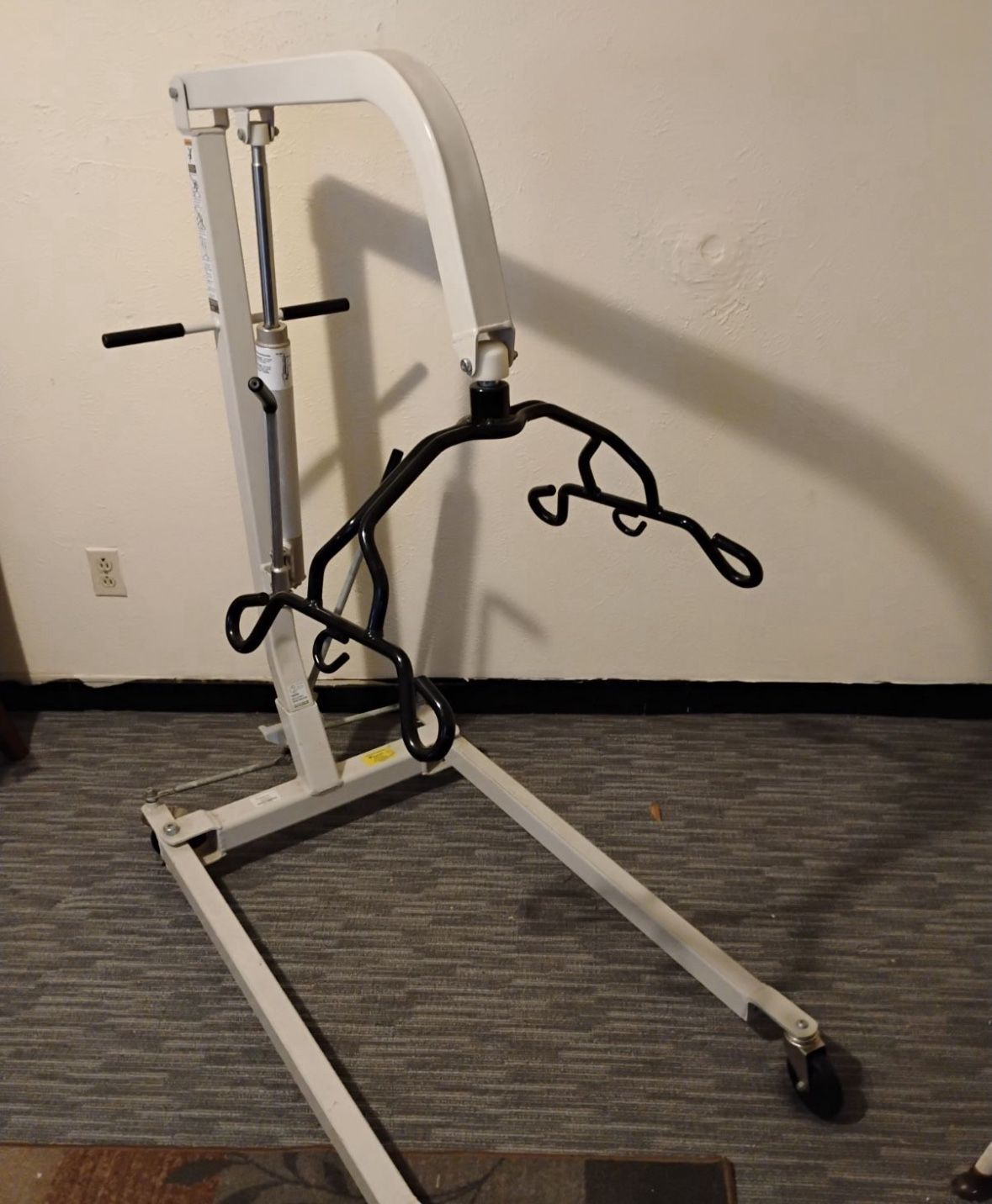 Hydraulic manual host hoyer lift