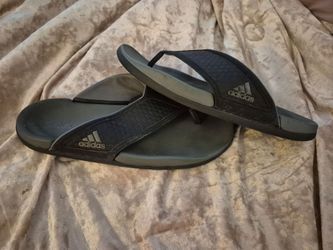 In Great Condition! Adidas Flip flops..Very comfortable!