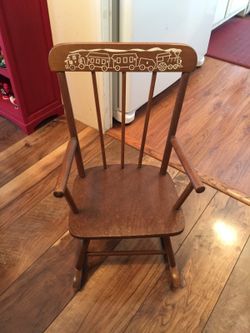 VINTAGE WOODEN ROCKING CHAIR