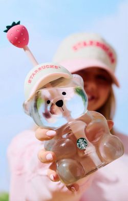 The new limited-edition Glass Bearista  Cold Cup - Pink Edition