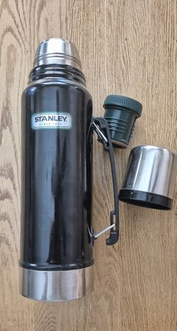 STANLEY 1ltr Stainless steel thermos
Black 
Excellent condition 