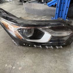 2018 /  2021 Chevy Equinox Right Headlight