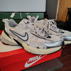 $60 NIKE VR RNR SIZE 10.5
