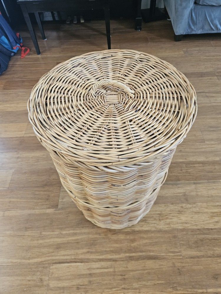 Extra Large Woven Wicker Basket with Lid – 27"x22"