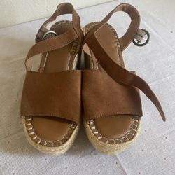 Size 6  New day Wedges