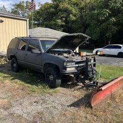 ‘96 Tahoe (for parts) w/plow