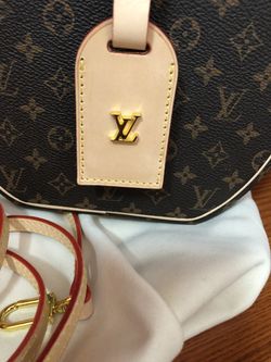 Authentic Louis Vuitton Round Handbag Shoulder Bag Crossbody Bag for Sale  in Stafford, VA - OfferUp