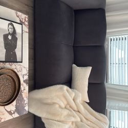 Emmet 89” Velvet Sofa 
