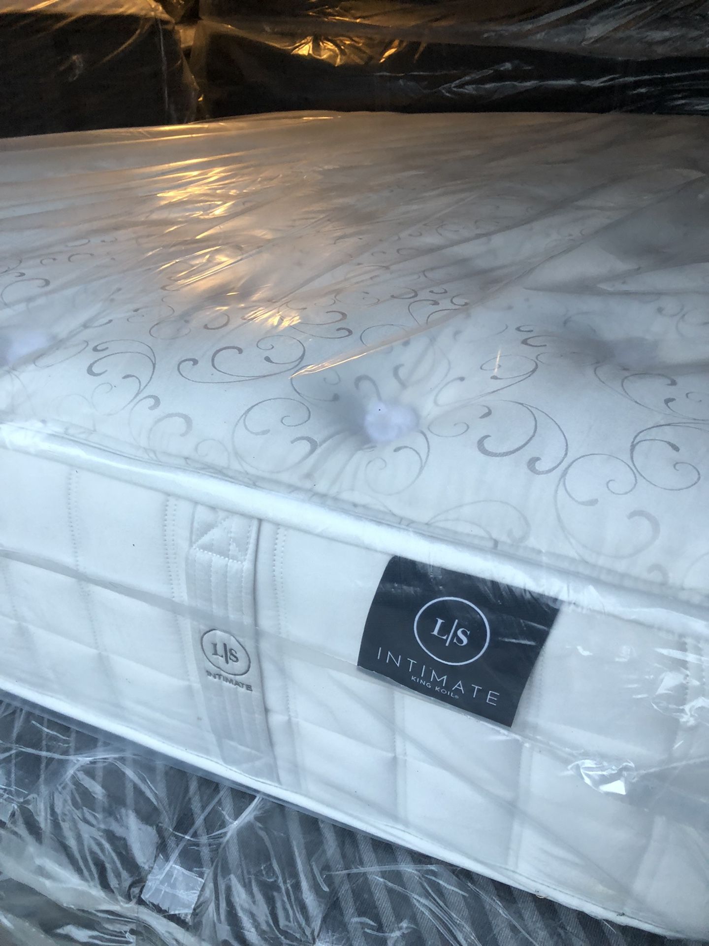 Queen Size Bed Mattress King Koil Intimate Ls Firm Mattress Bed Serta