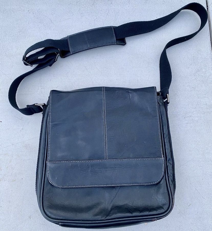 Kenneth Cole Reaction Manhattan Messenger Black Leather Tablet Travel Bag