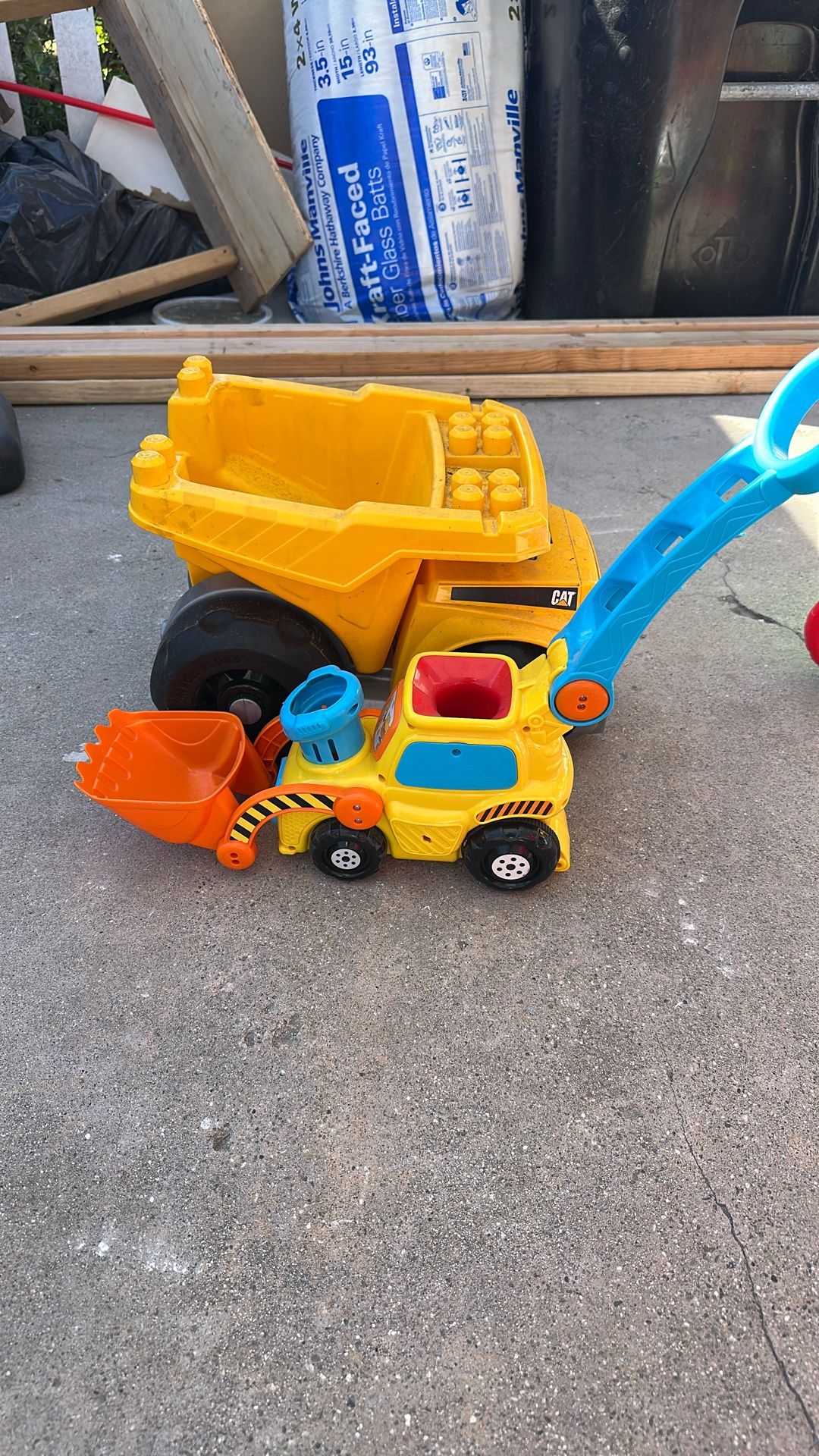 Bundle Digger Caterpillar Dump Truck And Push Truck 