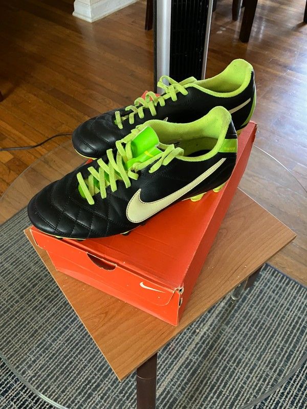 Soccer Shoes, Size 9