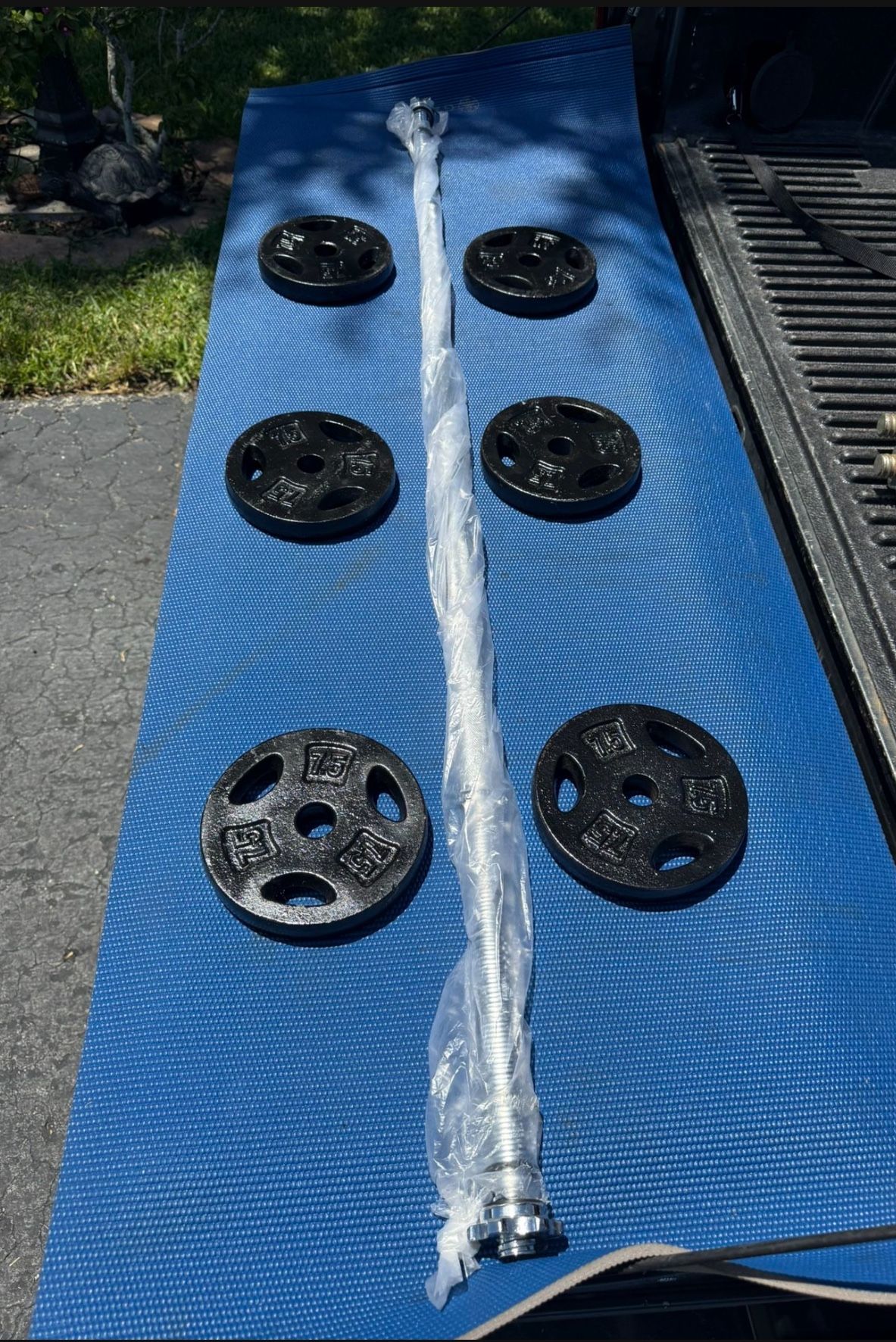 New Barbell With Easy Grip Style Weights