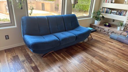 6ft. Beautiful blue couch New $400.