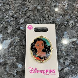 2023 Disney Parks Moana Princess Photo Collection Pin.  Brand new on original Card.  