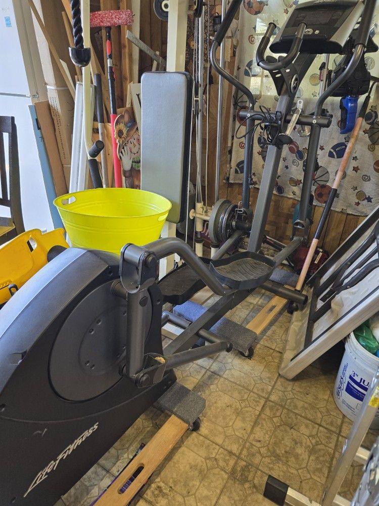 Life Fitness X1 Elliptical $150 All Works