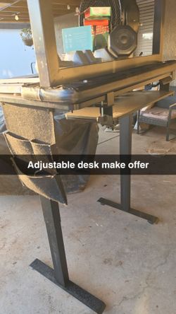 Adjustable desk
