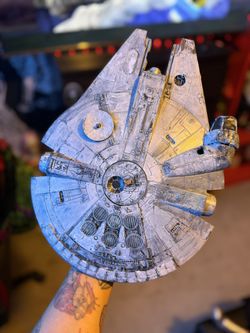 Millennium Falcon Ship 