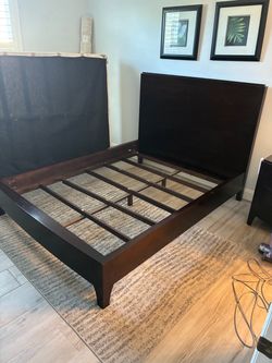 Z gallery queen size bed frame
