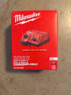 Milwaukee M12 and M18 12-Volt/18-Volt Lithium-Ion Multi-Voltage Rapid Battery Charger