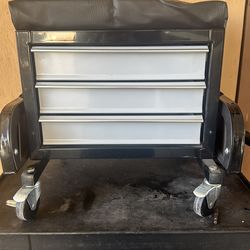 Pittsburgh  Mechanics roller seat with drawers