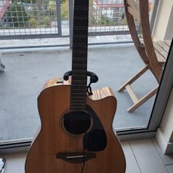 Yamaha FGX800C Solid Top Cutaway Acoustic-Electric Guitar, Dreadnought With Stand