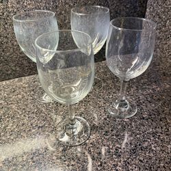 Wine glasses (4)