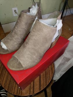 Womens shoes size 10 M