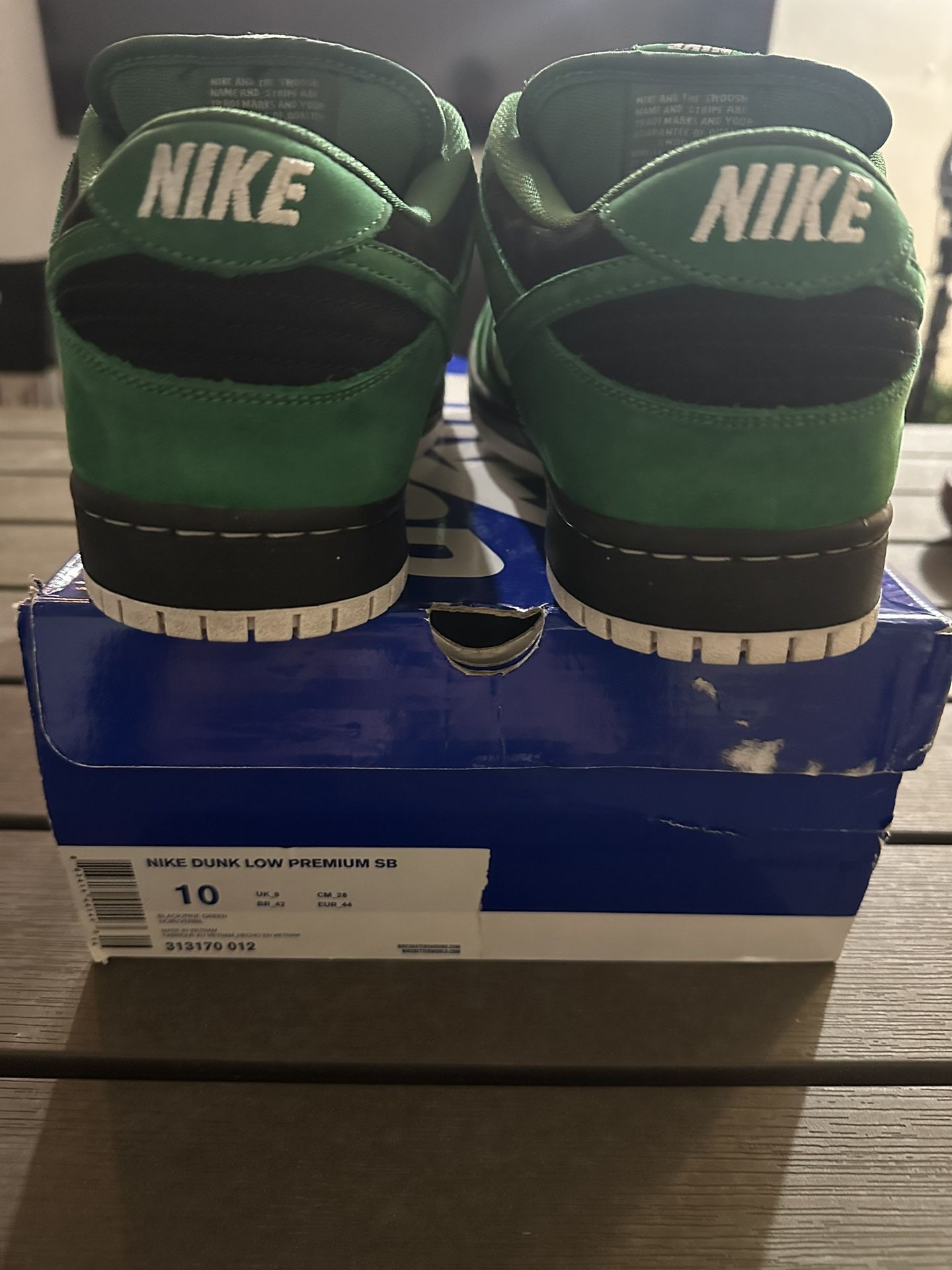 NIKE SB LOW PREMIUM PINE GREEN SUEDE “GREEN LANTERN” Size 10 VVNDS 