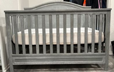 Baby crib with mattress