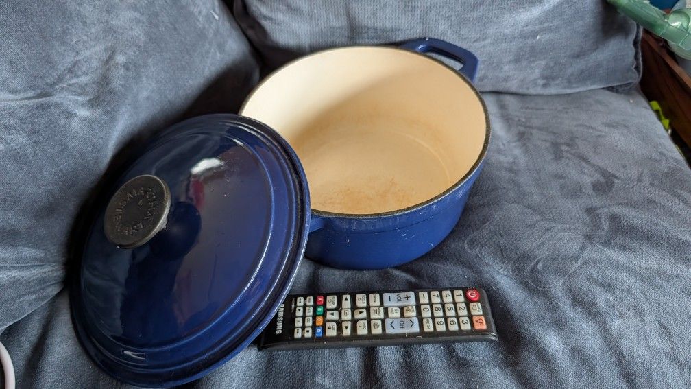 4-qt Enameled Cast Iron Round Dutch Oven