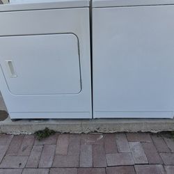 Set Washer And Electric Dryer 