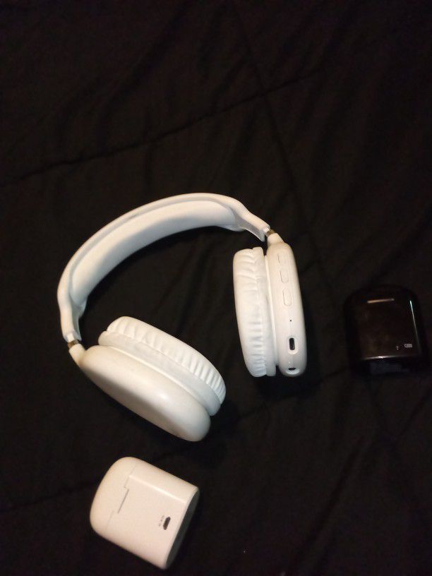 Bluetooth Wireless Headphones & Earbuds 