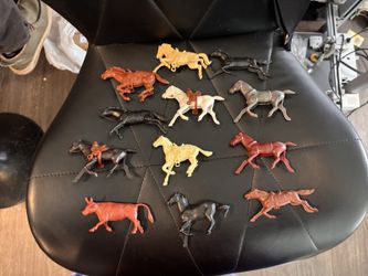Vintage-Style Plastic Western Playset Figures and Accessories Lot