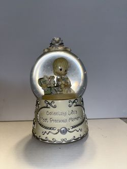 Precious Moments Snow Globes Plays Music