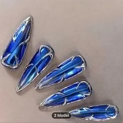 Wearable nail plate