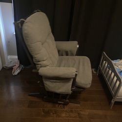Nursery Rocking Chair/Glider 