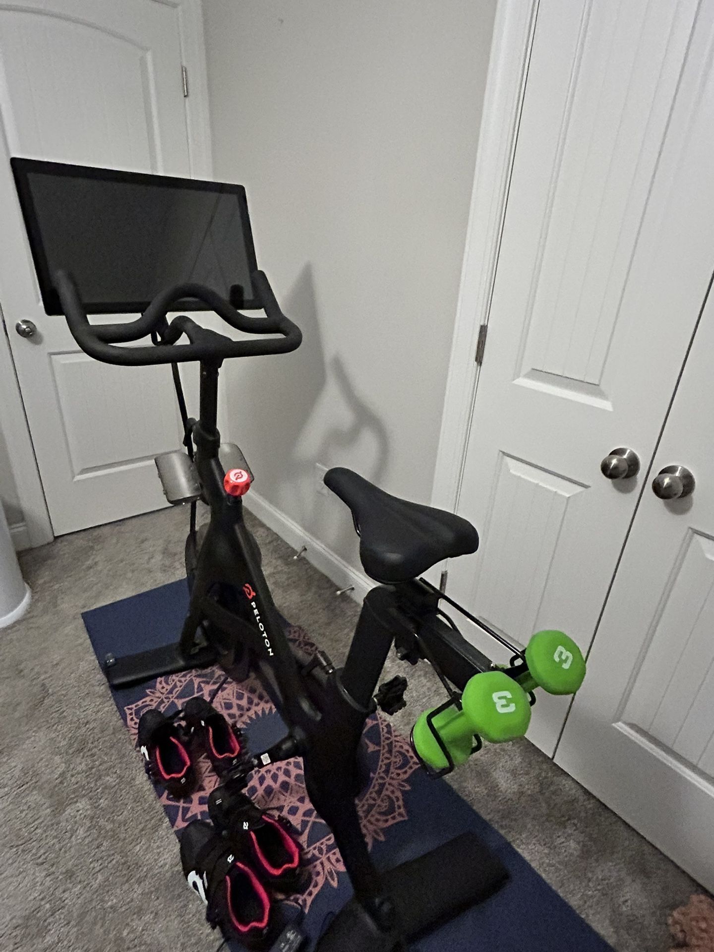Peloton Bike With Shoes And Weights