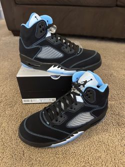 Size 9 🔥Jordan 5 Retro Black University Blue🔥