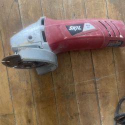 Brand: Skil 4.6 4.6 out of 5 stars (1,814) SKIL 9295-01 6.0 Amp 4-1/2-Inch Angle Grinder 