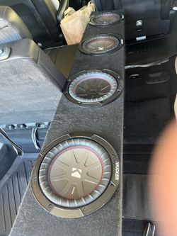 KICKER  COMP 8 inch subs  in inclose box