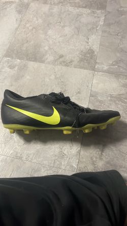 Nike phantom venom soccer cleats