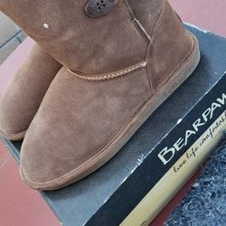 Bearpaw, Uggla Stlye Boots. Size 11 Almost New.