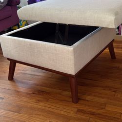 Ottoman With Lifting Top 