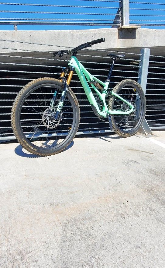 2022 All Carbon Specialized Stumpjumper Pro 29er S2 SRAM AXS Excellent Condition