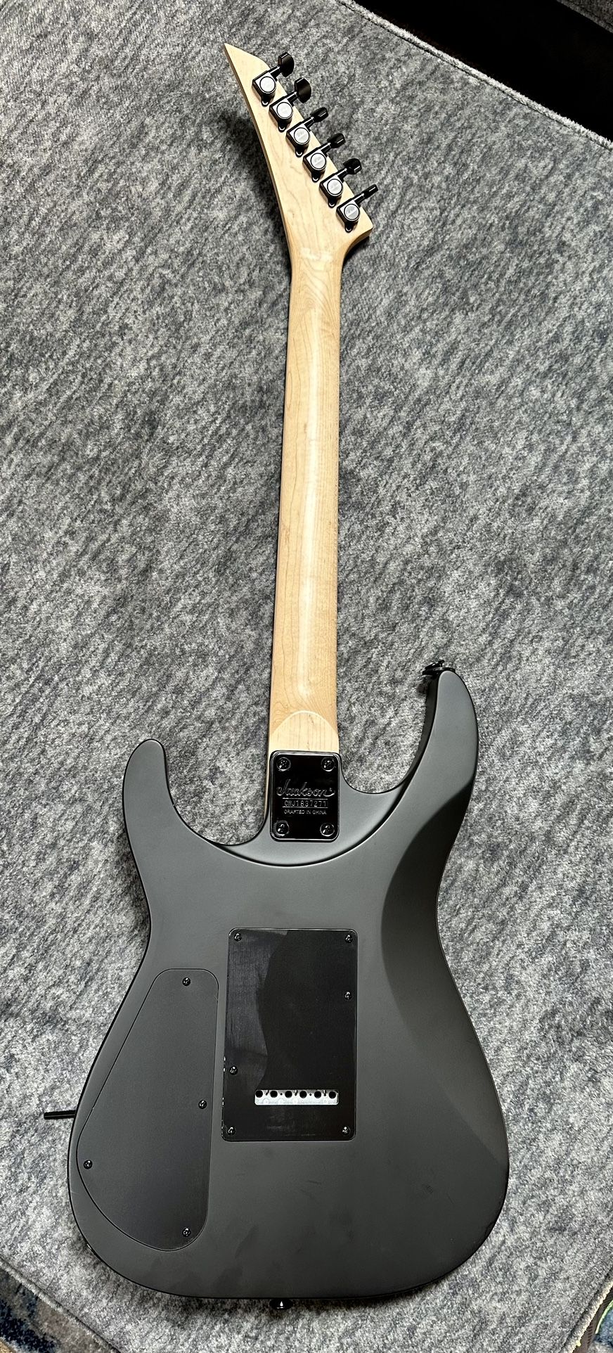 Jackson Electric Guitar + Roadrunner Case